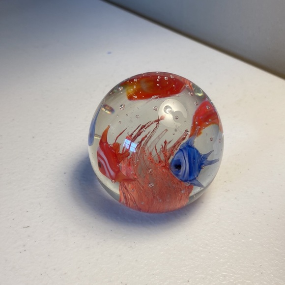 Dynasty Gallery Heirloom Collectibles Glass Paperweight - Picture 3 of 8